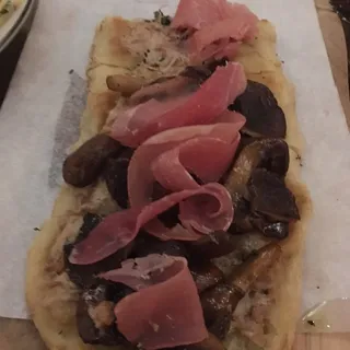 MUSHROOM FLATBREAD