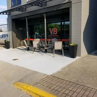 the outside of a restaurant