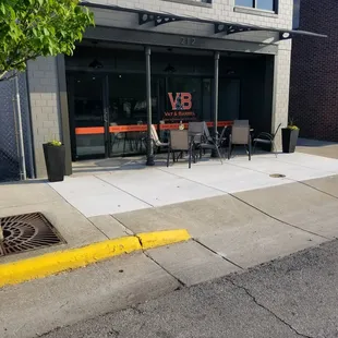 the outside of a restaurant