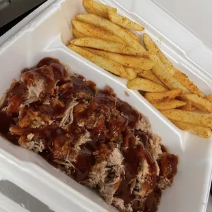Pull pork plate with fries