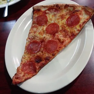 Slice of pepperoni (requested light toppings)