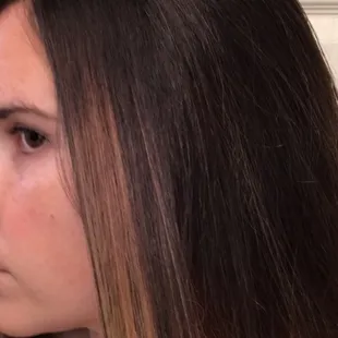 Almost no color on my left side.. all the color is on the right. The color is copper red...