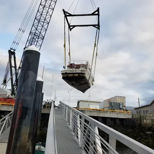 On its way to Pittsburg via I-5 Crane didnt go lol Vee Jay had their own
