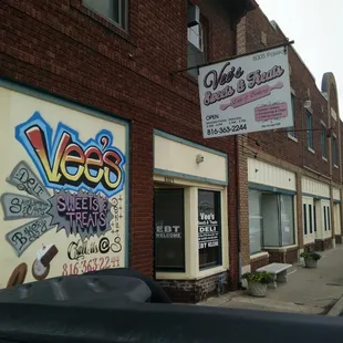 vee&apos;s sweets and treats