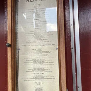 Menú outside restaurant