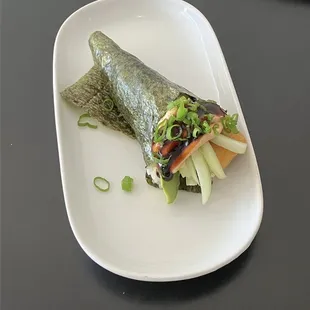 Fish hand roll