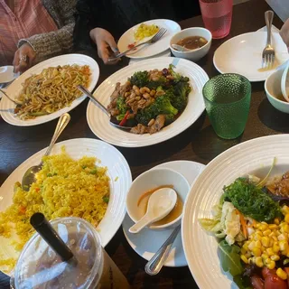 VB2. General Tso's Vegan chicken Bowl