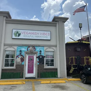 Cutest best all vegan!! LOVE THIS PLACE!