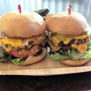 Mouth Watering Slider Cheese Burgers