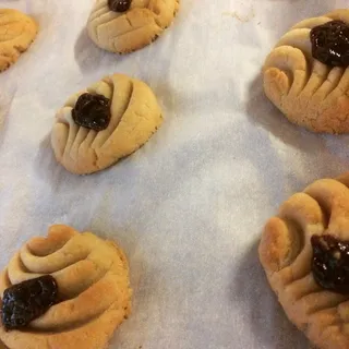 Vegan Guava n Cream Chz Croissant