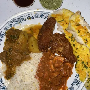 Lamb Vindaloo Plain Rice Garlic Naan Chicken Wings 5 Pcs (My own tikka masala)  Sauces (tamarind I think &amp; pesto)