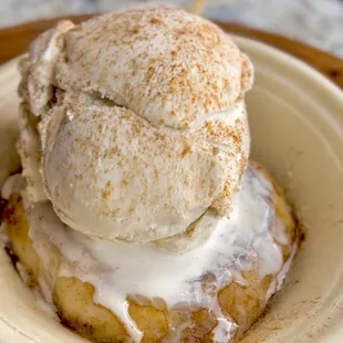 Cinnamon Bun Hot Plate!