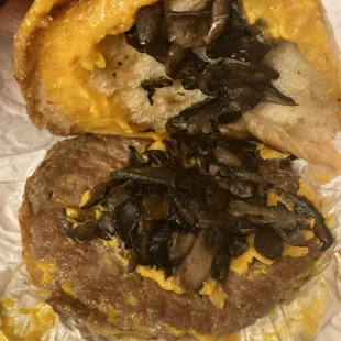 Bacon Cheeseburger inside with the smoky mushrooms - yum