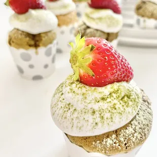 food, cupcakes, dessert