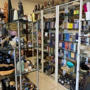 Very organized store, clean and good energy