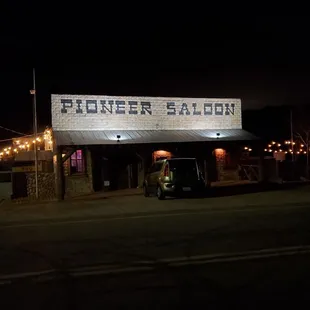 Oldest, still operating saloon in NV.