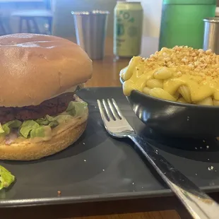 Big Matt Burger w/ Mac &amp; cheese