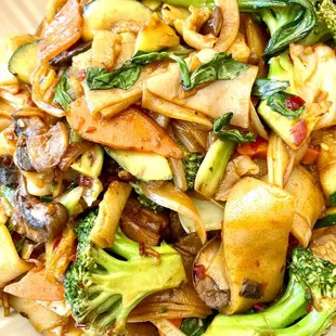 Basil garlic pad Thai
