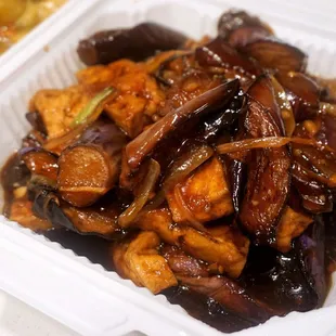 E36. Garlic Eggplant 魚香茄子: eggplant with tofu, bamboo shoots, red chili peppers with garlic in special sauce ($10.95).