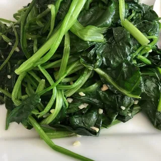 E33. Spinach with Garlic Sauce