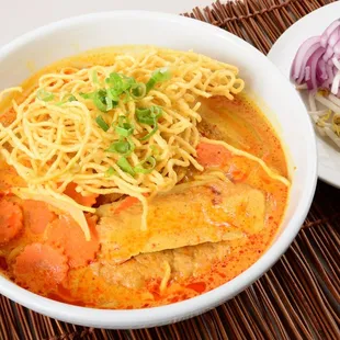 Khoa Soi Kai (Curry noodle with chicken)