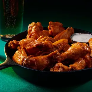 chicken wings and fried chicken, bbq chicken, fried chicken wings, chicken, bbq wings, chicken wings, fried chicken, poultry, food