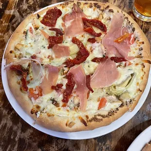 Chicken saltimbocca 10in pizza with added artichoke hearts (+$2).