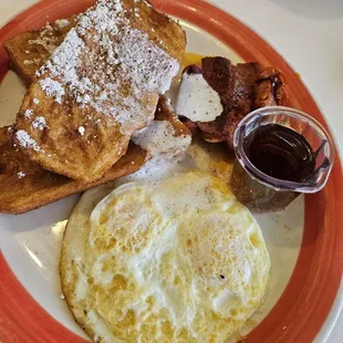 Breakfast combo with French toast and linguica and over medium eggs.