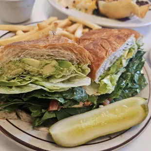 Vegetarian croissant (missing sprouts that was listed on menu)