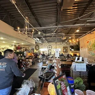 The bulk of the coffee shop. By the time we left the shop was nearly full.