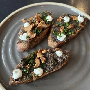 Mushroom crostini