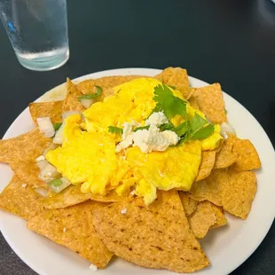 My regretful choice, a scrambled egg on top of store-bought nachos with a lukewarm, flavorless green chili sauce.