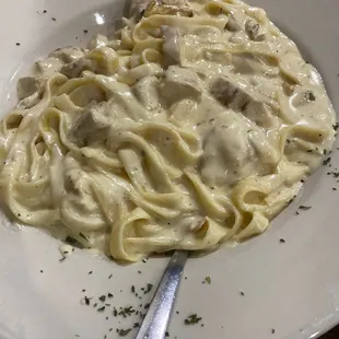 Got this chicken pasta . The noodles look like giant fishing worms . Get out your rod and real Alfredo sauce came itatly south of the USA .