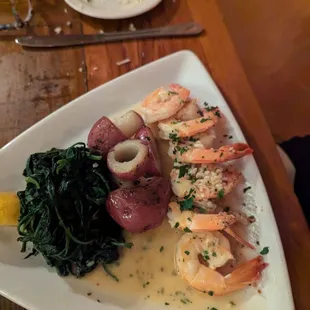 Gamberetti Lemone...shrimp sauteed in garlic lemon butter sauce with sauteed spinach and red potatoes