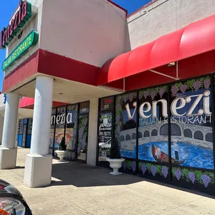 the outside of a restaurant