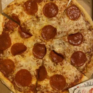 Pepperoni pizza (small 12") - so good!