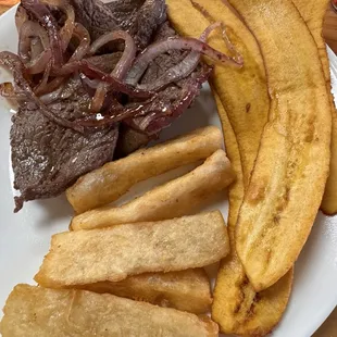 Steak with yuca and banana