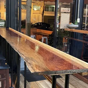 Long bar for standing eats