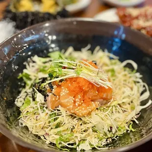 Assorted sashimi bowl