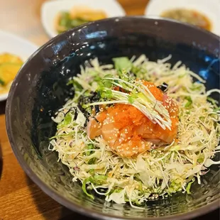 Assorted sashimi bowl