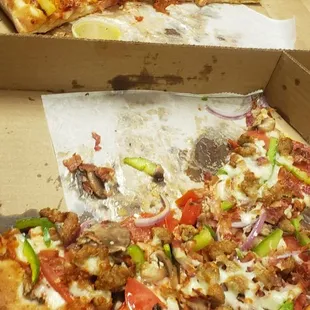 Top is Hawaiian, bottom Venice.... both delicious!
