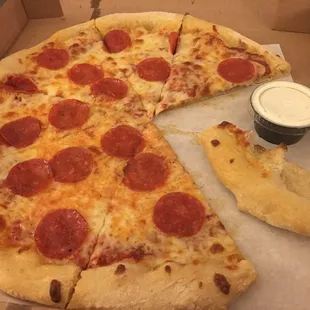 If you love my pizza raw and nasty, This is the perfect place... Smh... Disgusting!!!