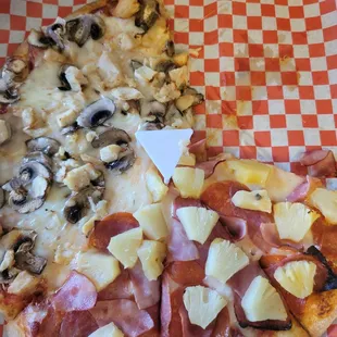 Half ham, pepp, salami, pineapple and half mushroom, chicken, garlic.