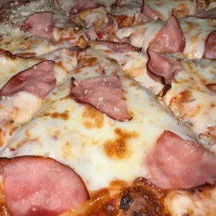 10'' Pizza with 1 Topping and Can Soda Pickup Deal