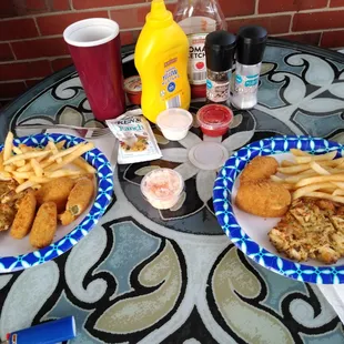 The only thing we like better than their pizza and quesadillas is when we splurge for their crabcakes and jalapeno poppers! All the fixings!