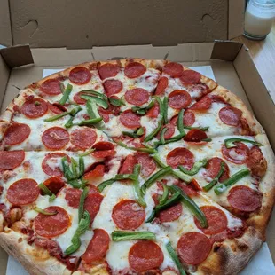 Large pepperoni and green bell pepper pizza