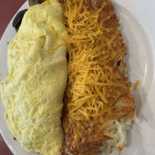 Omelette with cheesy hash browns