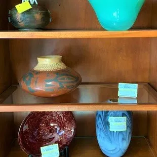 Vases and other baubles available to decorate your nest.