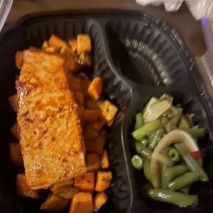 Whiskey glaze salmon with sweet potatoes and green beans