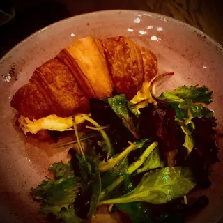 CROISSANT EGG SANDWICH